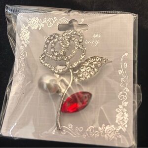 Elegant Rose brooch with red pedal rhinestone (silver tone)